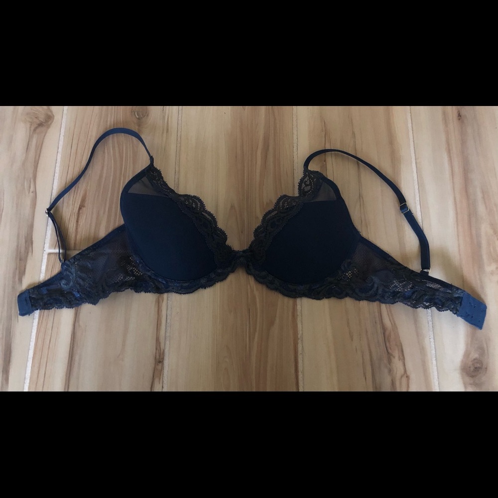 Natori feathers bra in navy sz C32